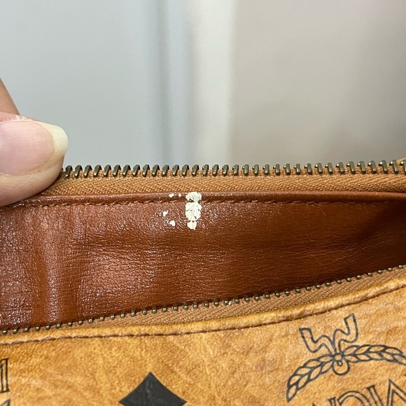 Authentic MCM Boston 26cm - Picture 15 of 16